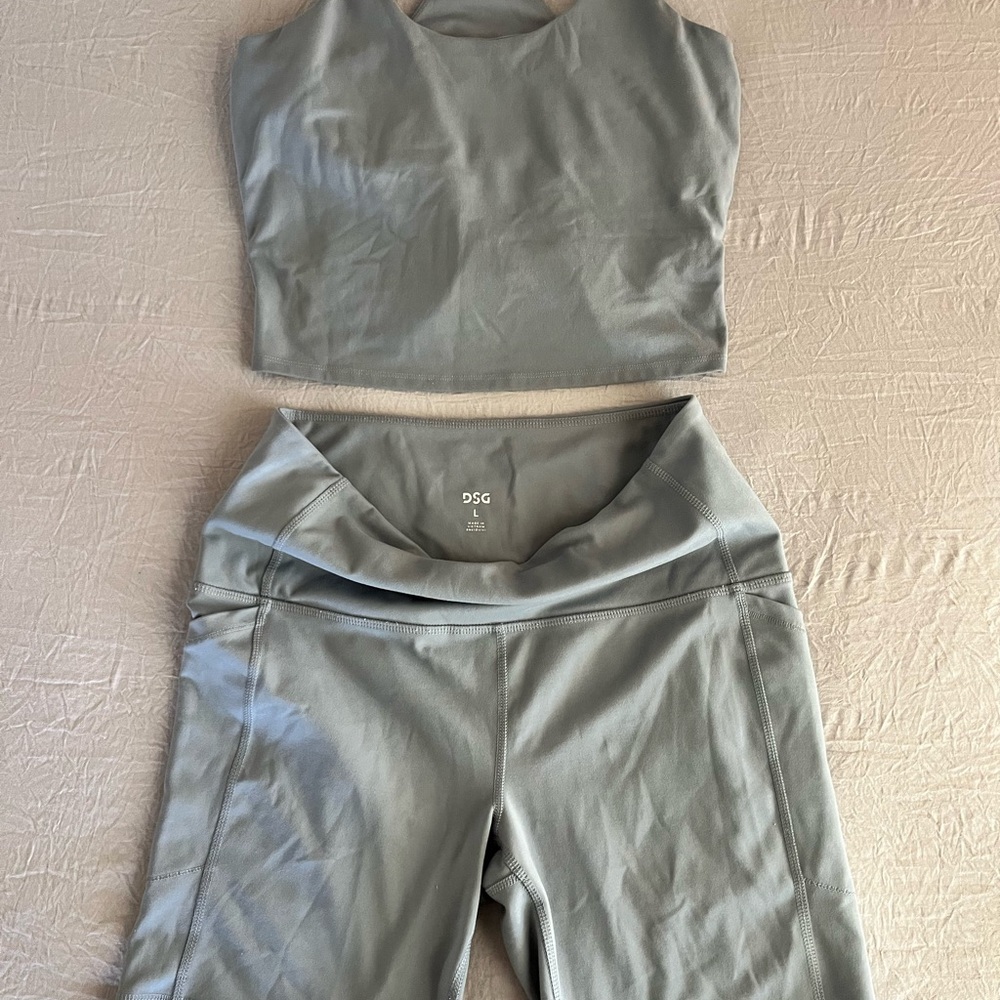 DSG Women's Gray/blue work out set